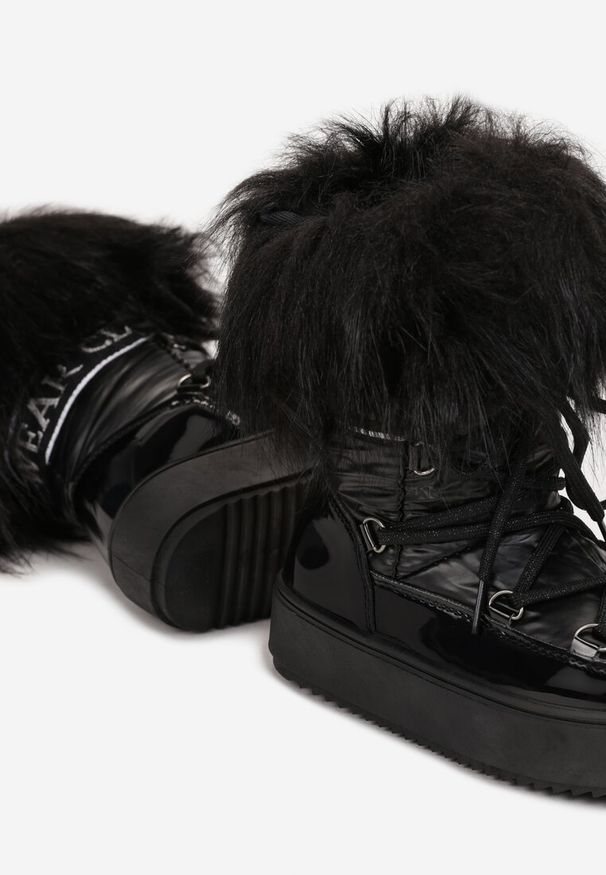 Born2be - Czarne Lakierowane Śniegowce na Platformie z Futerkiem Neake. Zapięcie: bez zapięcia. Kolor: czarny. Materiał: futro, lakier. Wzór: napisy