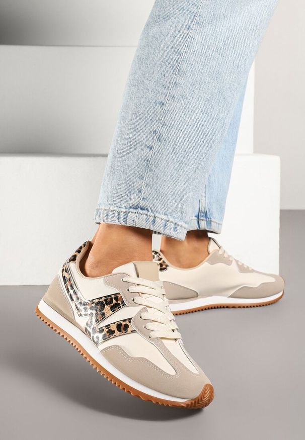 Born2be - Panterkowe Sneakersy z Metaliczną Lamówką i Geometrycznym Wzorem Tosvella. Okazja: na co dzień. Zapięcie: sznurówki. Materiał: jeans. Wzór: geometria