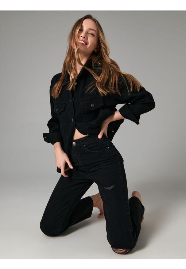 Sinsay - Kurtka jeansowa oversize - czarny. Kolor: czarny. Materiał: jeans