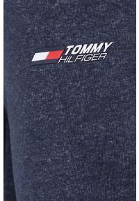 TOMMY HILFIGER - Tommy Hilfiger - Spodnie. Kolor: niebieski. Materiał: dzianina. Wzór: gładki #2