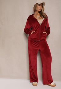 Renee - Bordowy Komplet Dresowy z Welurowego Materiału Bluza i Spodnie na Gumce Salliren. Kolekcja: plus size. Kolor: czerwony. Materiał: dresówka, welur, materiał