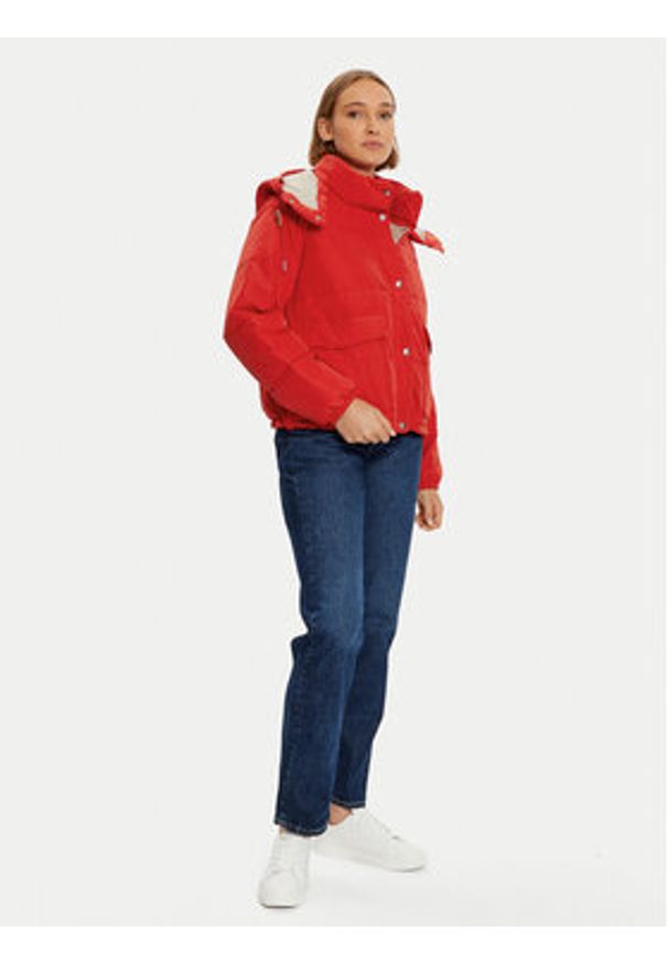 Lee Kurtka puchowa 112355190 Czerwony Relaxed Fit. Kolor: czerwony. Materiał: syntetyk
