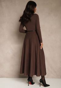 Renee - Brązowa Dzianinowa Sukienka Rozkloszowana Longsleeve z Wiskozą i Paskiem Tusnira. Okazja: na co dzień. Kolor: brązowy. Materiał: wiskoza, dzianina. Długość rękawa: długi rękaw. Typ sukienki: proste. Styl: casual, elegancki #3