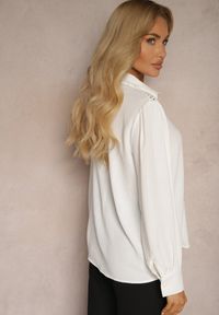 Renee - Biała Koszula z Eleganckimi Ażurowymi Wstawkami Meristas. Kolor: biały. Długość rękawa: długi rękaw. Długość: długie. Wzór: ażurowy. Styl: elegancki #4