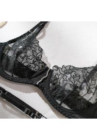 Intica - Koronkowy komplet bielizny z pasem i łańcuszkiem elegancki styl Dennise. Kolor: fioletowy. Materiał: koronka. Wzór: koronka #3