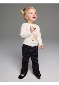Sinsay - Jeansy ze wzorkiem w gwiazdki - czarny. Kolor: czarny. Materiał: jeans
