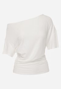 Renee - Biała Nietoperzowa Bluzka z Wiskozy na Jedno Ramię z Marszczeniem w Talii Ariciane. Okazja: na co dzień. Kolor: biały. Materiał: wiskoza. Styl: casual #2