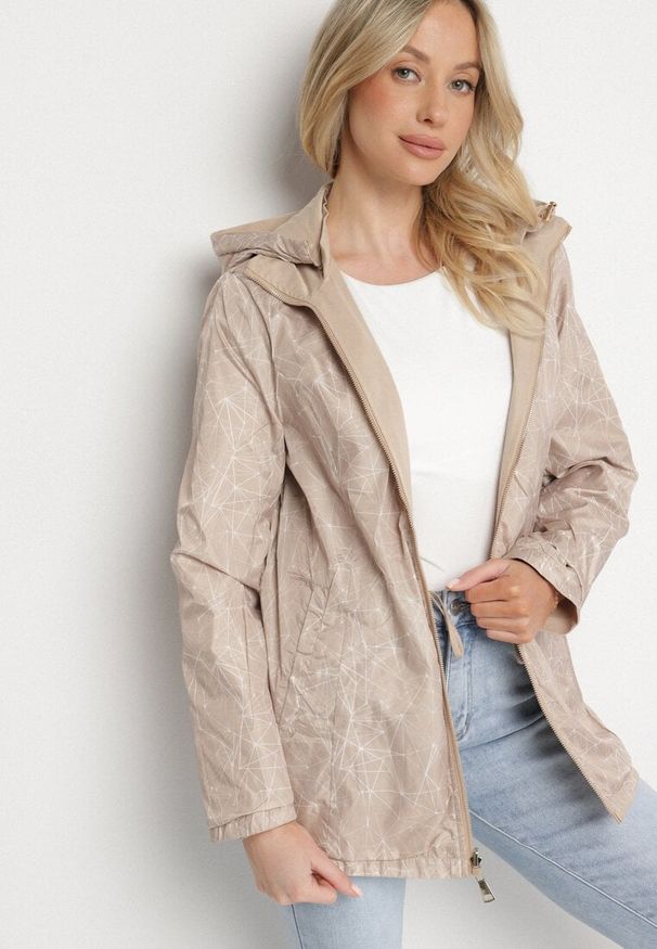 Born2be - Beżowa Kurtka Parka Dwustronna z Odpinanym Kapturem Amoetta. Okazja: na co dzień. Kolor: beżowy. Materiał: jeans. Wzór: gładki. Styl: elegancki, casual