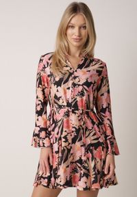 Born2be - Czarno-Różowa Wiskozowa Rozkloszowana Sukienka w Kwiaty z Paskiem Sinthea. Okazja: na co dzień. Kolor: czarny. Materiał: wiskoza. Wzór: kwiaty. Styl: casual #7