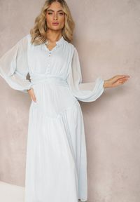 Renee - Jasnoniebieska Elegancka Sukienka w Stylu Vintage z Powlekanymi Guzikami i Marszczeniami Lefandia. Typ kołnierza: kołnierzyk stójkowy. Kolor: niebieski. Styl: vintage, elegancki #3