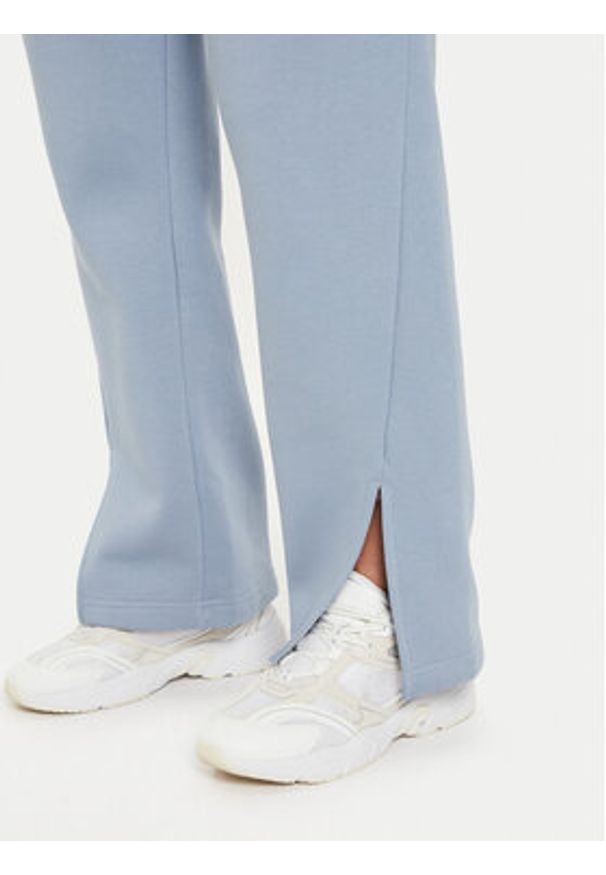 Reebok Spodnie dresowe Fleece Pant 100076053 Niebieski Regular Fit. Kolor: niebieski. Materiał: syntetyk