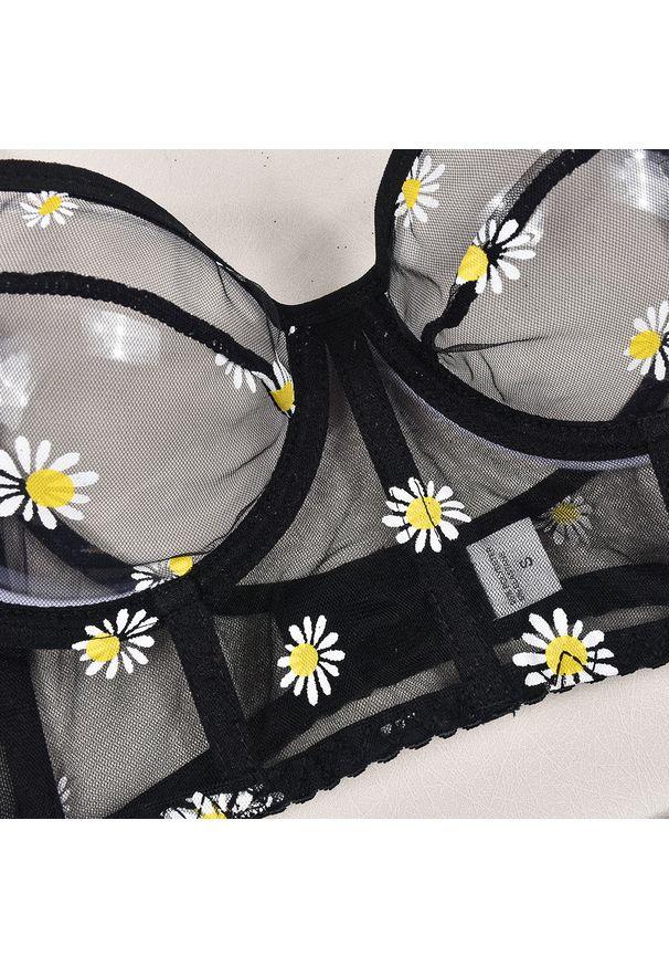 Intica - Komplet bieliźniarski z delikatnym wzorem i szerokimi ramiączkami Jeongeun. Kolor: biały. Materiał: materiał