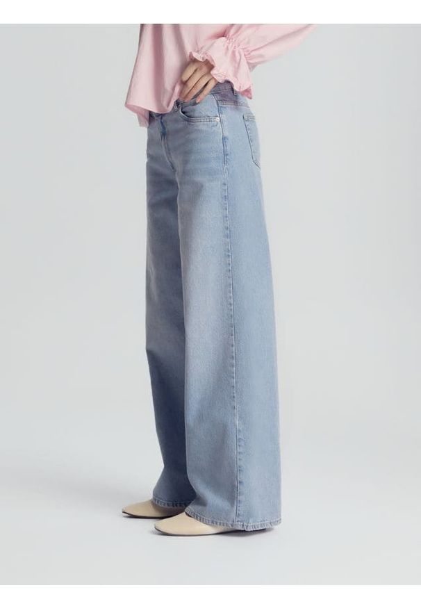 Reserved - Jeansy wide leg ze średnim stanem - niebieski. Kolor: niebieski
