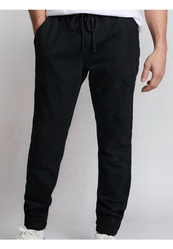 Sinsay - Jeansy jogger - czarny. Kolor: czarny