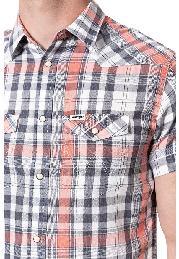 Wrangler - KOSZULA MĘSKA KRÓTKI RĘKAW WRANGLER SS WESTERN SHIRT GLOW ORANGE W5A246D48 112129999. Długość rękawa: krótki rękaw. Długość: krótkie. Wzór: kratka