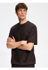 Reserved - T-shirt boxy - ciemnobrązowy. Kolor: brązowy. Materiał: bawełna, dzianina #1