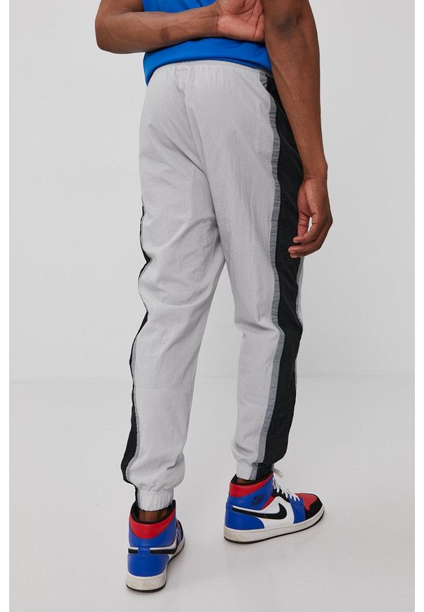Nike Sportswear - Spodnie. Kolor: szary. Materiał: tkanina