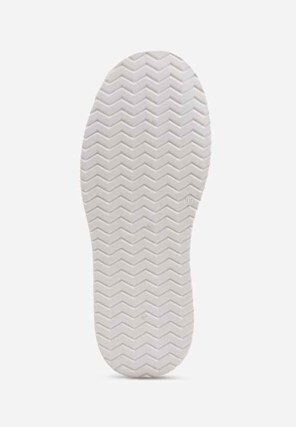 Born2be - Białe Trampki na Platformie z Naszywką na Boku Alimiora. Kolor: biały. Wzór: aplikacja. Obcas: na platformie. Styl: elegancki