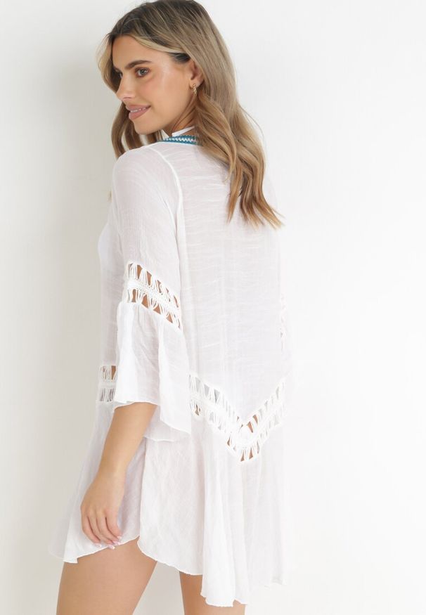 Born2be - Biała Sukienka Tunika z Szydełkowym Zdobieniem Astrik. Kolor: biały. Wzór: aplikacja