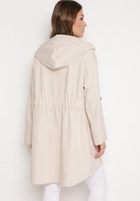 Born2be - Jasnobeżowa Kurtka Oversize Wiatrówka z Kapturem Lafise. Typ kołnierza: kaptur. Kolor: beżowy. Długość rękawa: długi rękaw. Długość: długie #3