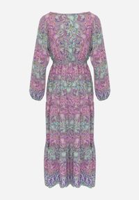 Renee - Różowa Sukienka z Dekoltem w V o Rozkloszowanym Fasonie w Print Paisley Akka. Okazja: na co dzień. Kolor: różowy. Materiał: skóra, zamsz. Wzór: nadruk, paisley. Styl: elegancki, casual #3