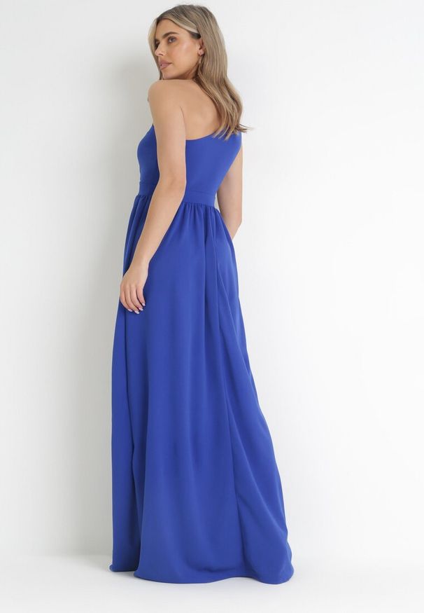 Born2be - Granatowa Sukienka Maxi Na Jedno Ramię z Rozcięciem na Dole Jasminta. Okazja: na wesele, na ślub cywilny, na imprezę. Kolekcja: dla wysokich. Kolor: niebieski. Długość rękawa: bez rękawów. Wzór: aplikacja. Typ sukienki: asymetryczne. Styl: elegancki. Długość: maxi