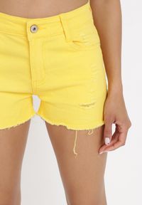 Born2be - Żółte Szorty Kisyse. Kolor: żółty. Materiał: materiał, jeans, bawełna. Długość: krótkie. Wzór: aplikacja