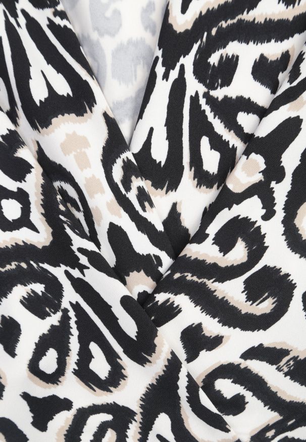 Born2be - Czarno-Biały Kombinezon w Ornamentalny Wzór z Materiałowym Paskiem Nireti. Okazja: na co dzień. Kolor: czarny. Materiał: materiał. Wzór: aplikacja. Styl: casual