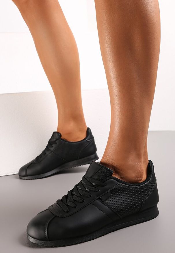 Renee - Czarne Sneakersy z Przeszyciami Phyrise. Kolor: czarny
