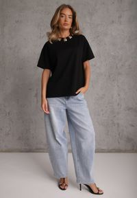 Renee - Czarny Oversizowy T-shirt z Bawełny Zdobiony Kwadratowymi Aplikacjami Evesilea. Okazja: na co dzień. Kolor: czarny. Materiał: bawełna. Wzór: aplikacja. Styl: casual #5