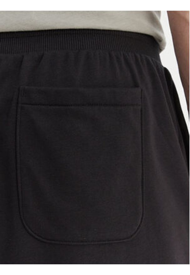 Under Armour Szorty sportowe UA Rival Lightweight 6009345 Czarny Regular Fit. Kolor: czarny. Materiał: bawełna. Styl: sportowy