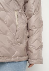 Born2be - Ciemnobeżowa Kurtka Dwustronna z Odpinanym Kapturem Frolbia. Okazja: na co dzień. Kolor: beżowy. Materiał: jeans. Wzór: gładki. Styl: elegancki, casual, klasyczny #3