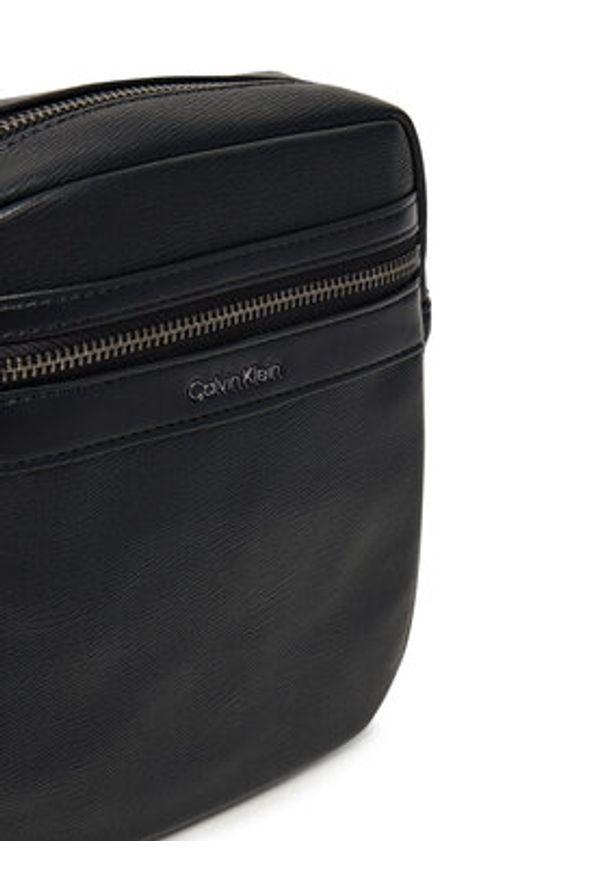 Calvin Klein Saszetka Zip Reporter LV04D3264G Czarny. Kolor: czarny. Materiał: skóra