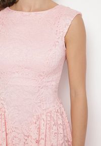 Born2be - Różowa Koronkowa Sukienka o Rozkloszowanym Kroju z Odkrytymi Plecami Nelamia. Okazja: na imprezę, na co dzień. Kolor: różowy. Materiał: koronka. Długość rękawa: bez rękawów. Styl: elegancki, casual, wizytowy #7