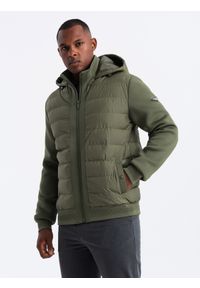 Ombre Clothing - Pikowana męska kurtka bomberka z wysokim kołnierzem – ciemnooliwkowa V3 - Rozmiar: XXL. Typ kołnierza: kołnierzyk stójkowy. Kolor: oliwkowy. Materiał: guma, syntetyk, poliester, materiał. Wzór: aplikacja. Styl: sportowy