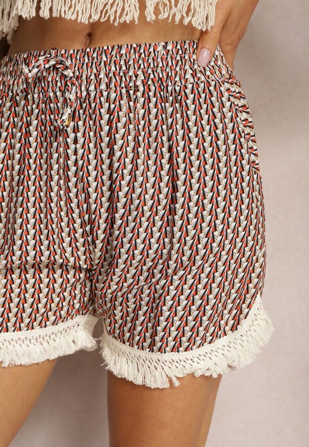 Renee - Pomarańczowo-Beżowe Szorty z Wiskozy High Waist o Luźnym Kroju z Gumką w Pasie i Frędzlami Vimae. Stan: podwyższony. Kolor: pomarańczowy. Materiał: wiskoza. Sezon: lato