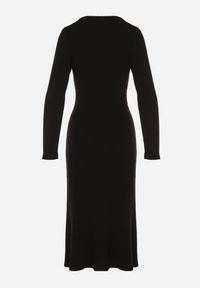 Born2be - Czarna Dopasowana Sukienka z Prążkowanej Dzianiny z Wiskozą z Aplikacjami Tusmana. Kolor: czarny. Materiał: prążkowany, dzianina, wiskoza. Wzór: aplikacja. Styl: elegancki #6