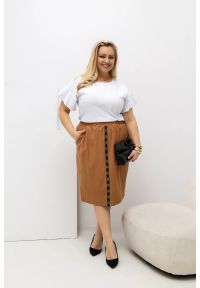 Moda Size Plus Iwanek - Pomarańczowa dresowa spódnica Bea na gumce OSTATNIE SZTUKI PLUS SIZE XXL. Kolekcja: plus size. Kolor: pomarańczowy. Materiał: dresówka. Długość: do kolan. Wzór: aplikacja. Styl: elegancki #1
