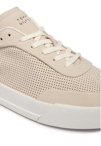 TOMMY HILFIGER - Tommy Hilfiger Sneakersy Th Court Best FM0FM05821 Beżowy. Kolor: beżowy. Materiał: skóra, nubuk #2