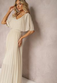 Renee - Beżowa Plisowana Sukienka z Gumką w Pasie z Falbaną Przy Dekolcie Drenia. Kolor: beżowy. Materiał: tkanina #3