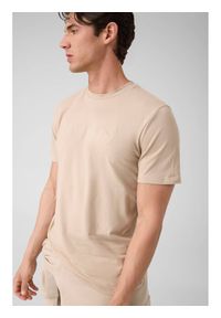 Guess T-Shirt 183088 Beżowy Classic Fit. Kolor: beżowy #1