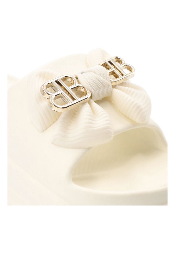 Beżowe Klapki Filippo Modne Buty Damskie Na Platformie. Okazja: na co dzień. Kolor: beżowy. Wzór: aplikacja. Obcas: na platformie. Styl: casual, elegancki