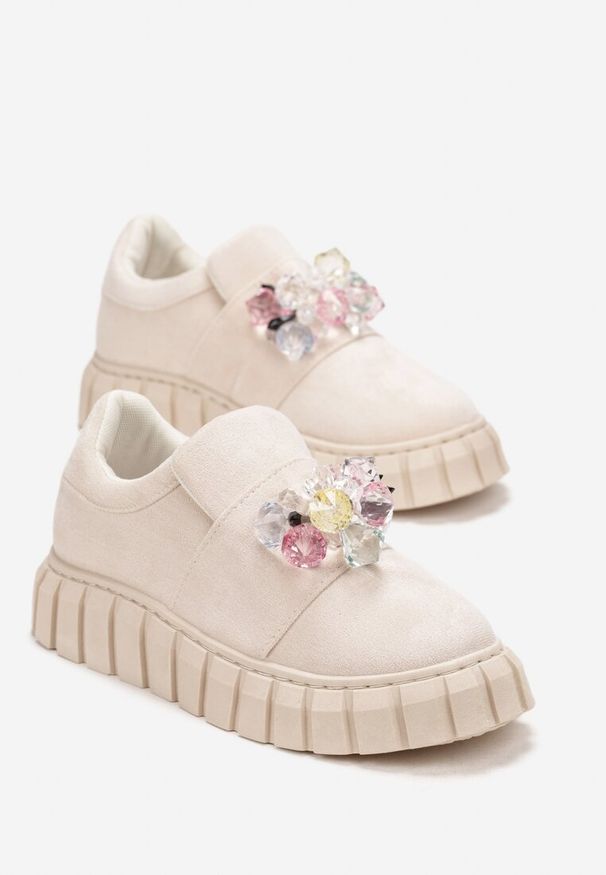 Born2be - Beżowe Wsuwane Sneakersy z Kolorowymi Kryształkami Phedara. Okazja: na co dzień. Zapięcie: bez zapięcia. Kolor: beżowy. Materiał: jeans. Wzór: kolorowy. Obcas: na płaskiej podeszwie