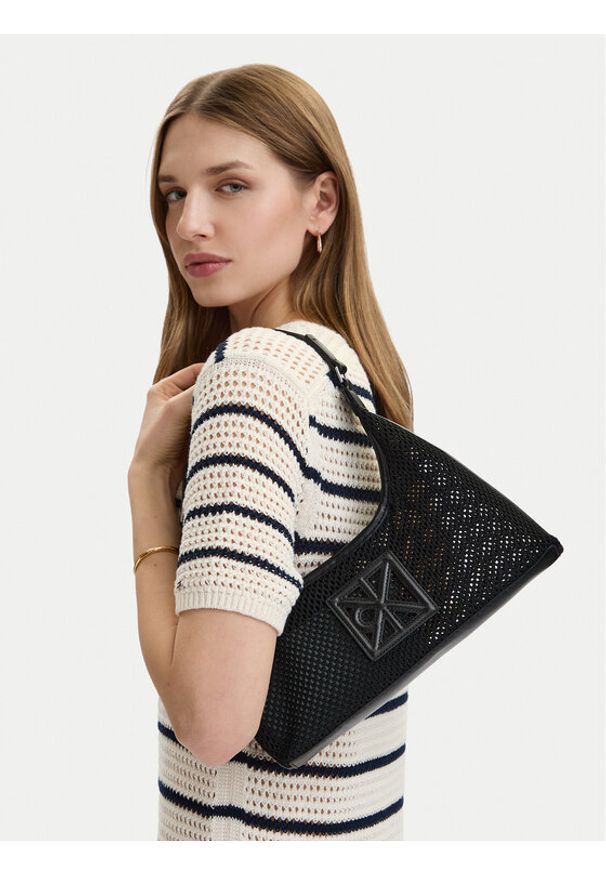Calvin Klein Torebka Emblem Mesh Shoulder Bag LV04F3381G Czarny. Kolor: czarny