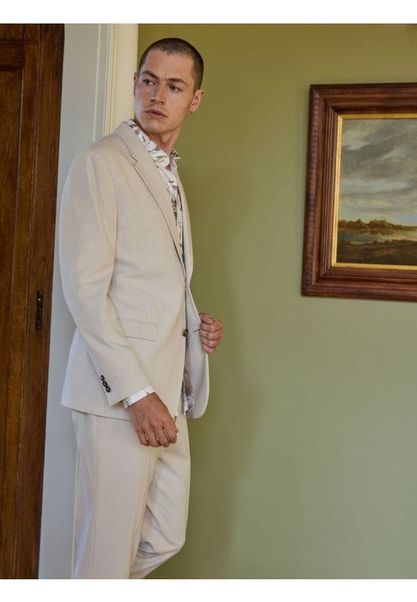 Reserved - Marynarka regular fit z wiskozą - beżowy. Kolor: beżowy. Materiał: wiskoza