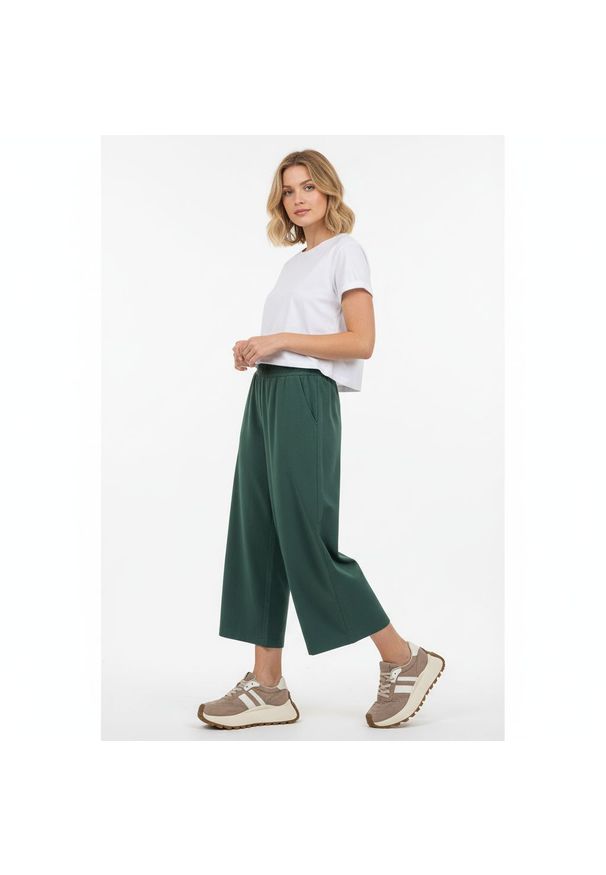 Sneakersy damskie S.Barski, cholewka skóra naturalna zamszowa kontrastowe panele wiązanie klasyczne fason niski zaokrąglony nosek masywna wizualnie p. Kolor: beżowy. Materiał: zamsz, skóra. Szerokość cholewki: normalna. Styl: klasyczny