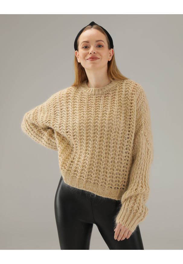 Unisono - SWETER Z MOHEREM 64-M20041 BEIGE. Materiał: moher