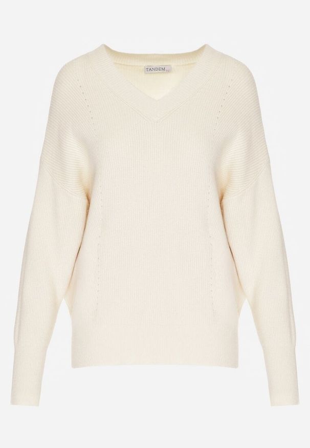 Born2be - Jasnobeżowy Sweter z Domieszką Kaszmiru z Dekoltem w Serek Feralaine. Okazja: na co dzień, na spotkanie biznesowe. Typ kołnierza: dekolt w serek. Kolor: beżowy. Materiał: kaszmir. Styl: casual, biznesowy, elegancki, klasyczny