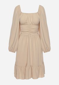 Born2be - Jasnobeżowa Sukienka Auxede. Typ kołnierza: dekolt kwadratowy. Kolor: beżowy. Materiał: tkanina. Długość rękawa: długi rękaw. Wzór: gładki #2