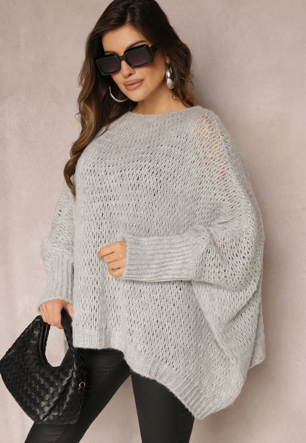 Renee - Szary Luźny Sweter Dzianinowy w Stylu Ponczo Nattava. Okazja: na co dzień. Typ kołnierza: dekolt w łódkę. Kolor: szary. Materiał: dzianina. Styl: wizytowy, elegancki, casual